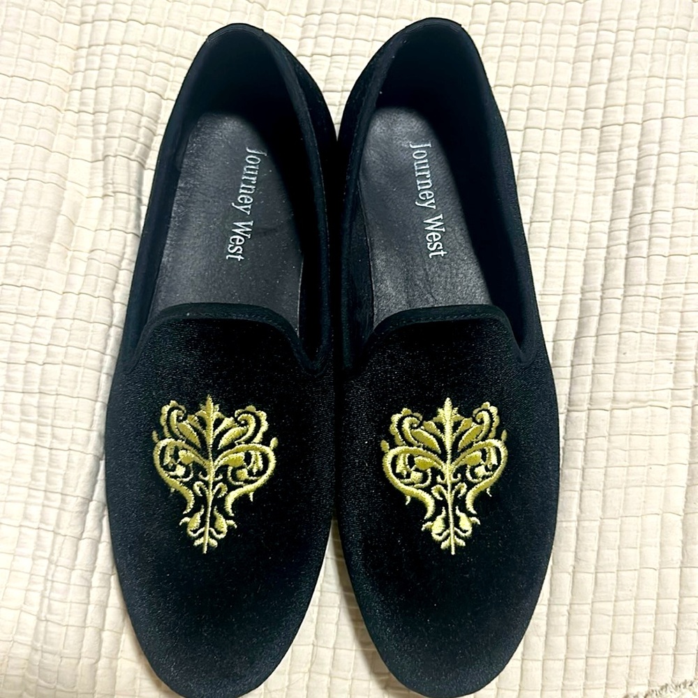 Men’s Journey West black velvet embroidery slippers, size 10 (US), size 43